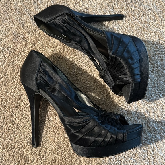 Jessica Simpson Heels - Picture 2 of 7
